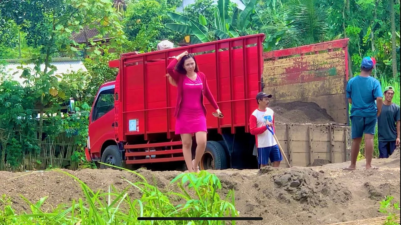 Mita ayyu suasana panas ambil pasir di blitar! sodrek dari luar kabin