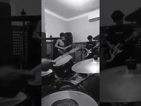tlah kuberikan-rebvlik cover band
