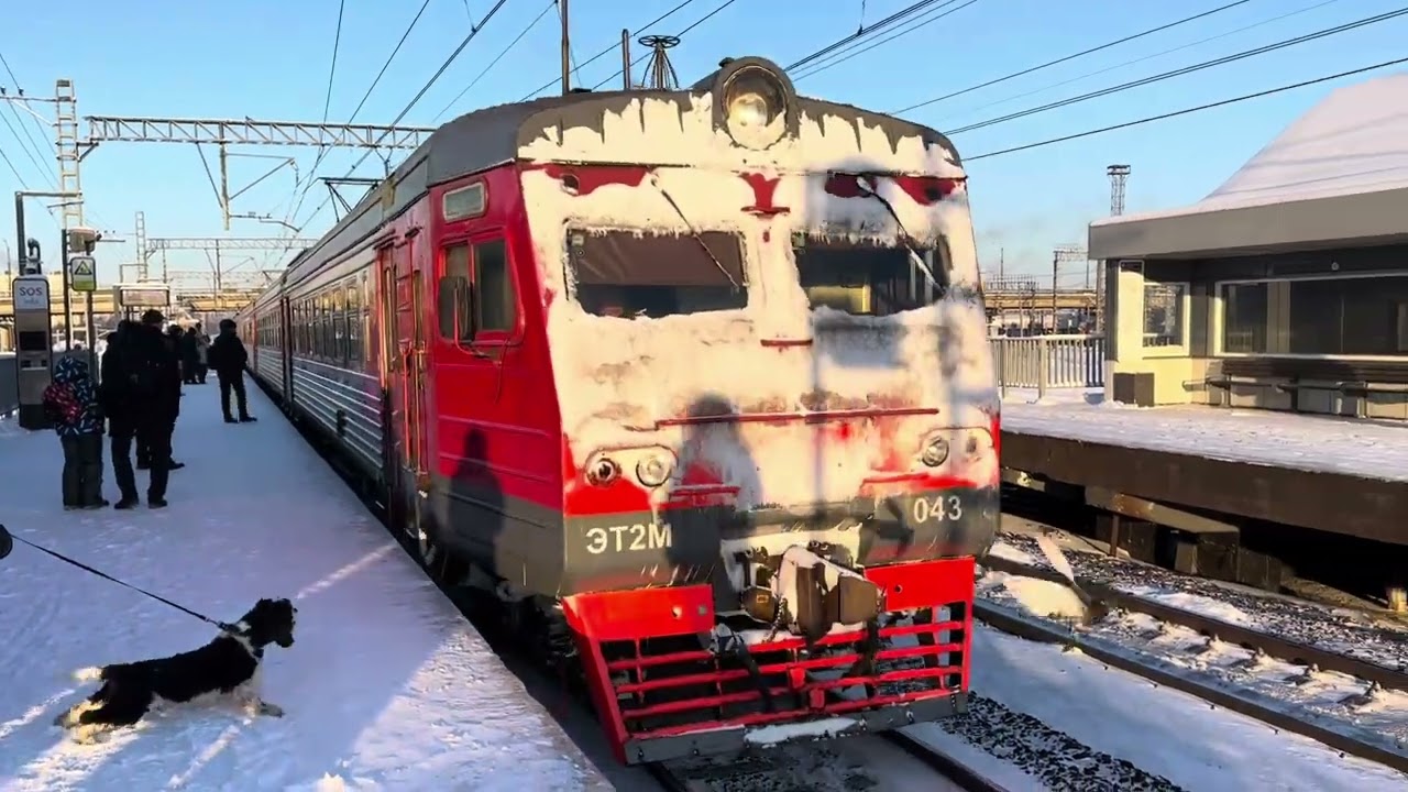 «Световой столб от солнца!» Электропоезд ЭТ2М-043 на пл.Сортировочная им.В.Н.Морозова, январь 2026 г