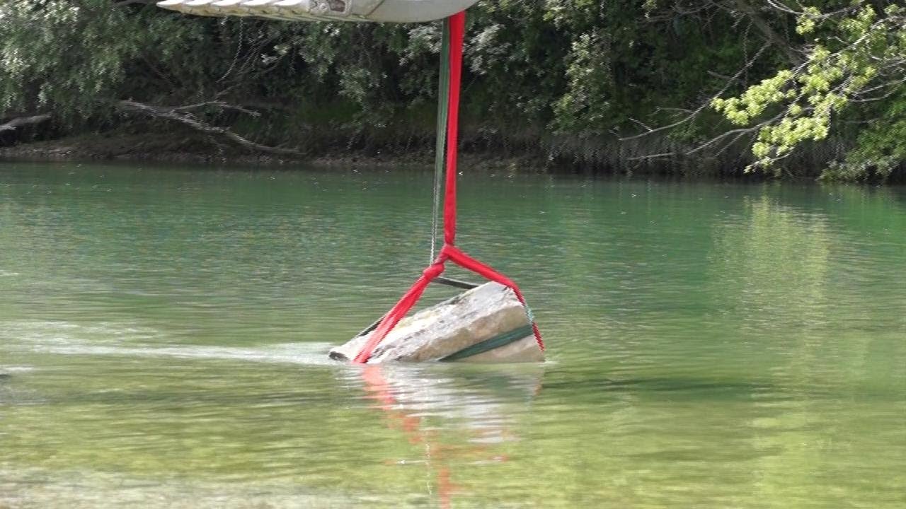 Una pietra romana spunta dalle acque del fiume Isonzo