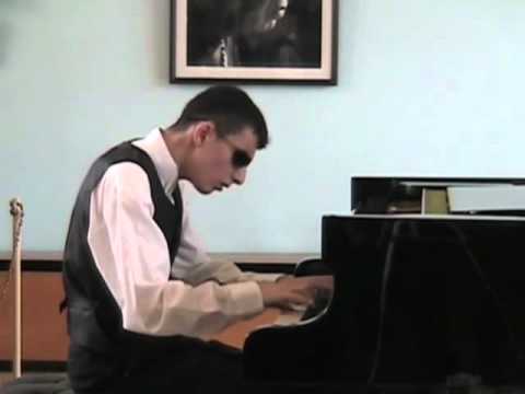 S.Rachmaninov: Prelude gis-moll op32.mp4 play Levo...