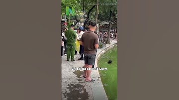 Chị gái tập bơi ở Hồ Gươm