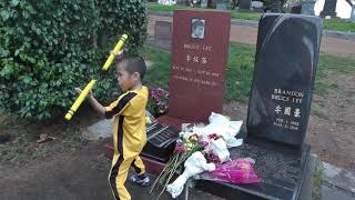 Ryusei visited Bruce Lee grave in Seattle