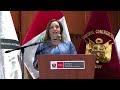 Dina Boluarte reaparece en público para hablar ilusamente de Constitución y democracia
