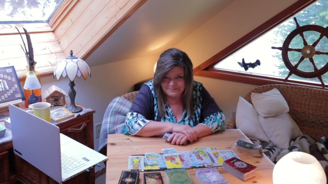 SAGITTARIUS THIS KING OF PENTS ACTUALLY THINKS U ARE A TRUE SWEETHEART AND HATES THE 3RD PARTY