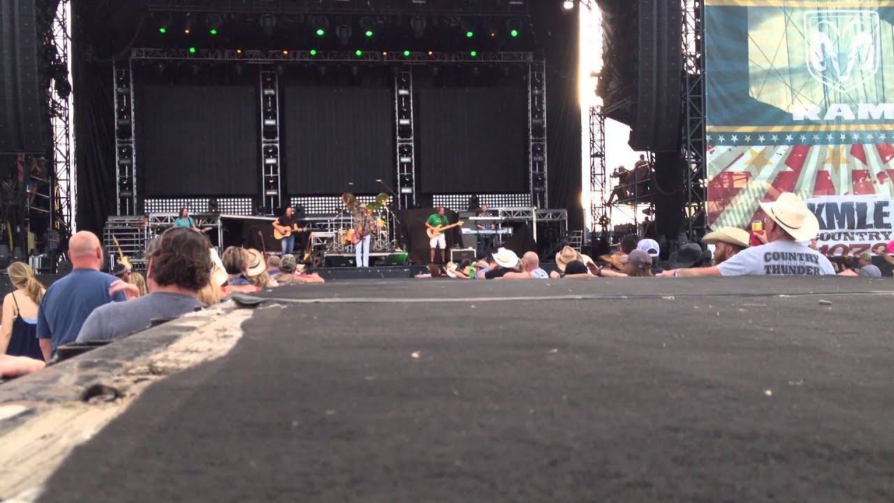 Sawyer Brown The Dirt Road (Country Thunder 2014) YouTube