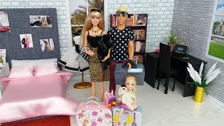 Barbie Packs Her Dolls Bags to go on a Vacation! New Doll Clothes. Barbie Bedroom Morning Routine