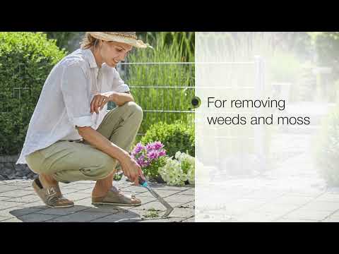 The GARDENA EcoLine Patio Weeder ⬜🌾⬜ Ideal for removing moss and weeds around the house. 🏡