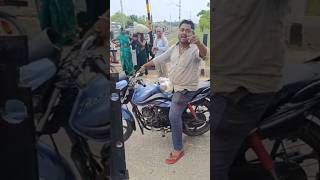 Gate kholne ko lekar bawal #shorts #train #railway #gate #public #justice #bawal #union #railwork