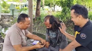 PAK PURNOMO TAKUT KETEMU OD9J GEMPAL DIPINGGIR JALAN .KUALAHAN TENAGANYA KUAT NAMUN MENYERAH JUGA