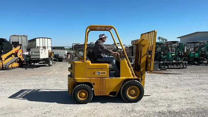 Entz Auction & Realty – LOT 3214 - CAT V40B FORKLIFT