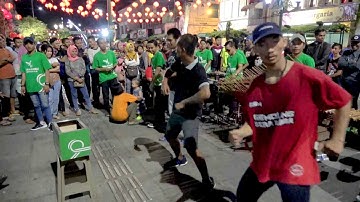 TIGA PRIA & DUA CEWEK KEREN -- ANGKLUNG RAJAWALI MALIOBORO