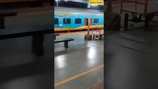 56 Hour Journey Ends 😳 Humsafar Express Resting at Trichy 🚆🔥 Sri Ganganagar ➡️ திருச்சிராப்பள்ளி