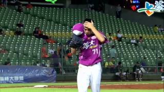 20131012 CPBL 獅VS犀牛 7上 球找上了男哥 潘武雄瞬間崩潰(泣)