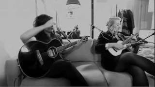 INPUT spelar live på Red Bull Bedroom Jam