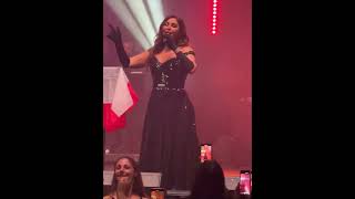 Elissa تغني عيشالك احلى سنين - اليسا تتألق على مسرح الاولمبيا في باريس - Paris Nov 2022 l’Olympia