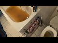 Kempinger 211.Der Sonntags-Tatort in 2 EG Wohnungen.Es füllen sich Wanne, Dusche und Toiletten mit ❓