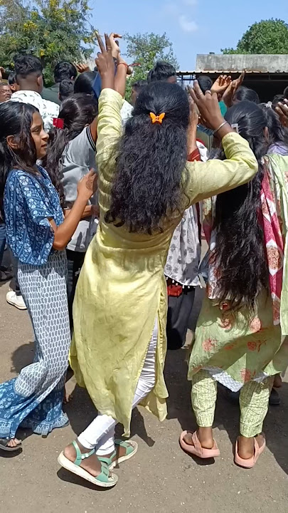 Sodi de zumki tuni chal #dance #ahiranientertainment #littleahirani #ahiranicomedy #marathi #shorts