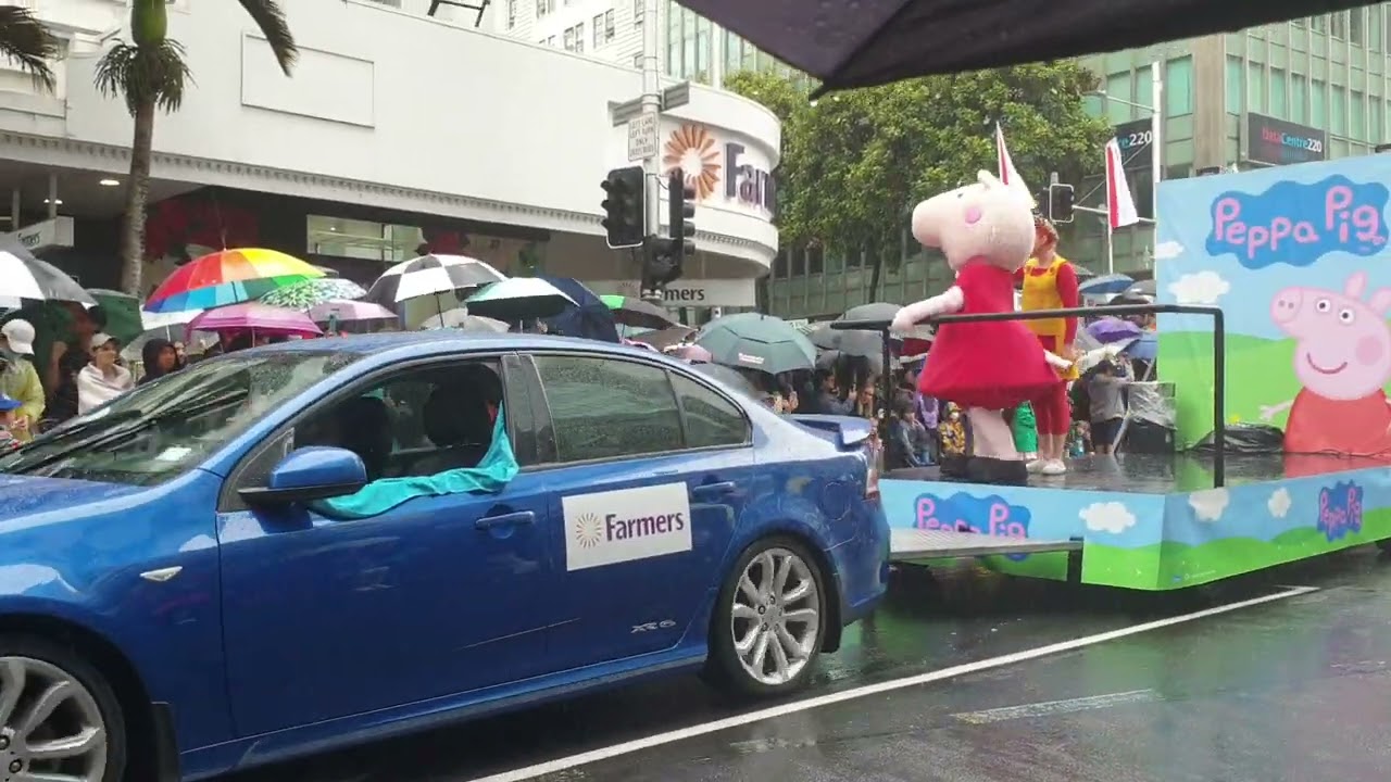 Peppa Pig @Farmers Santa Parade 2022, Auckland, NZ.