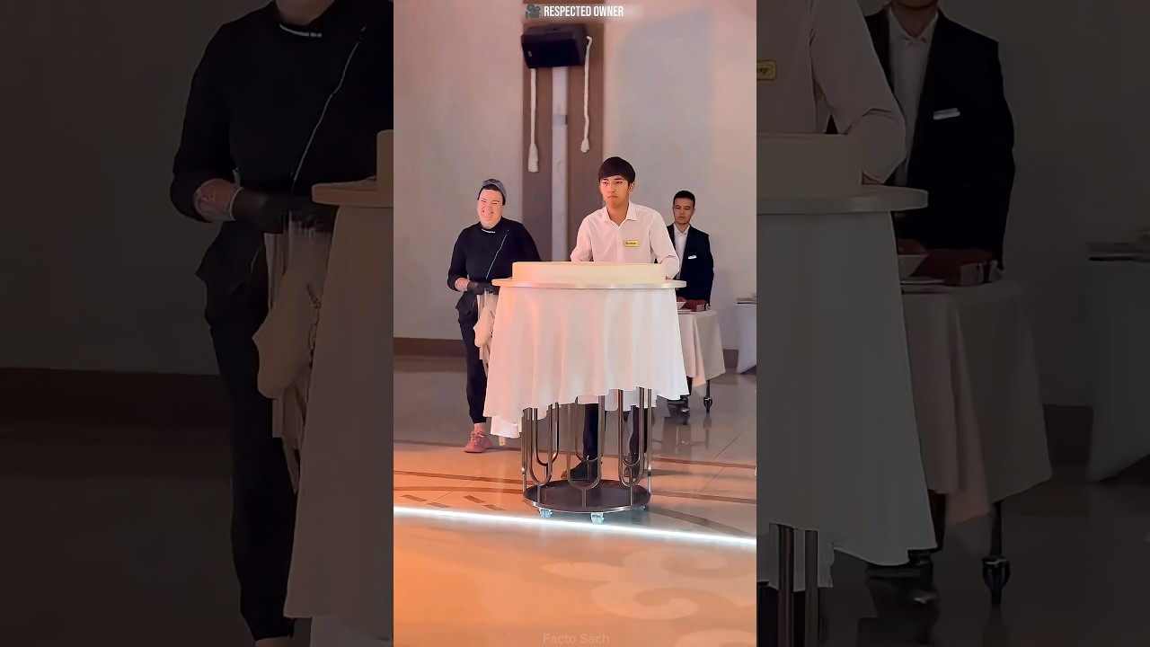 Wedding cake falling reaction, Watch till the end of the video 