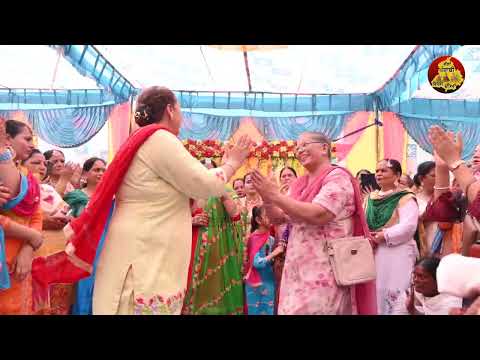 ਪਿੰਡ ਦੀਆਂ ਕੁੜੀਆਂ ਨੇ ਪੁਰਾਣੀਆਂ ਬੀਬੀਆਂ ਨਾਲ ਗਿੱਧਾ ਤੇ ਬੋਲੀਆਂ ਪਾ ਕੀਤੀ ਮਸਤੀ llYoung & Old ladies live Gidha