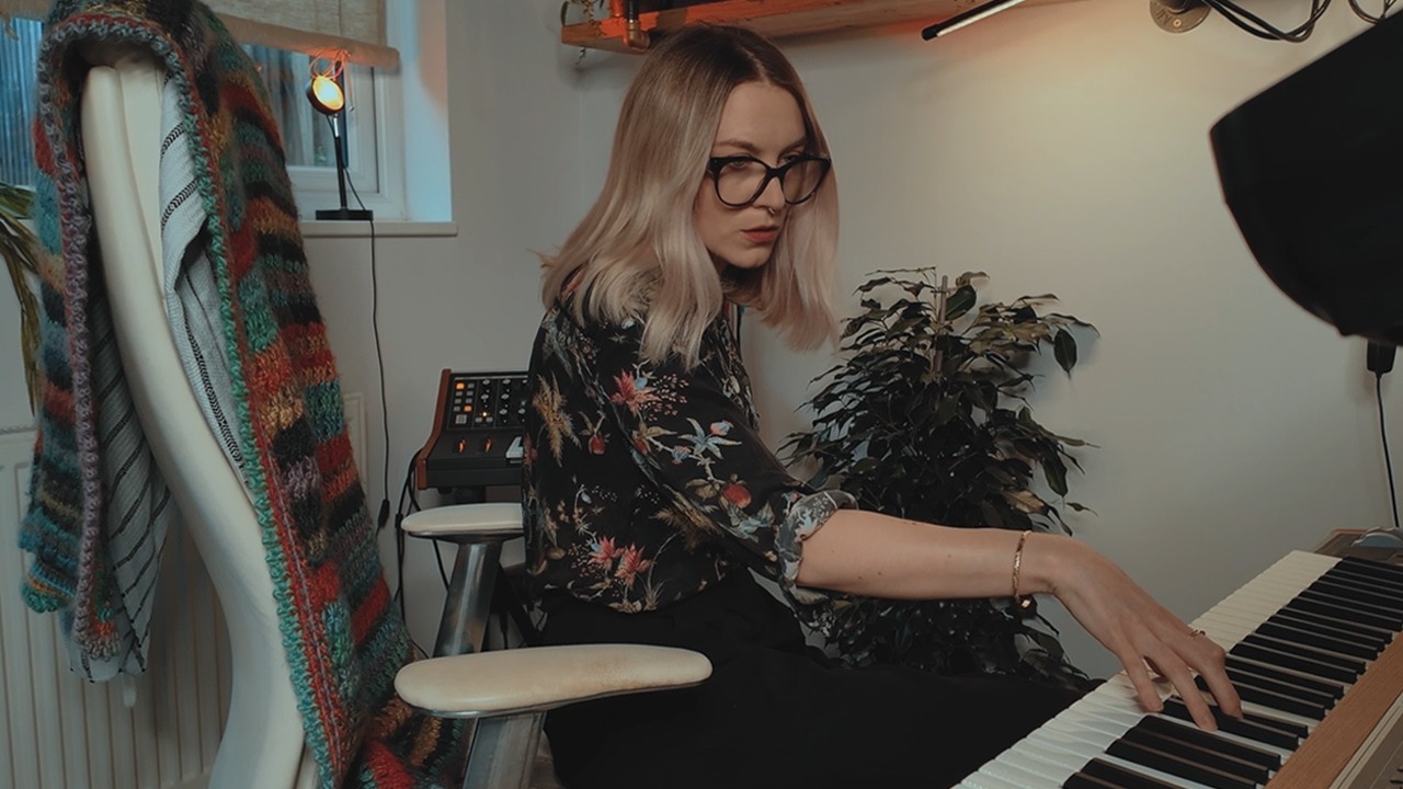 10 minutes of live ambient synthesiser music on a rainy afternoon.