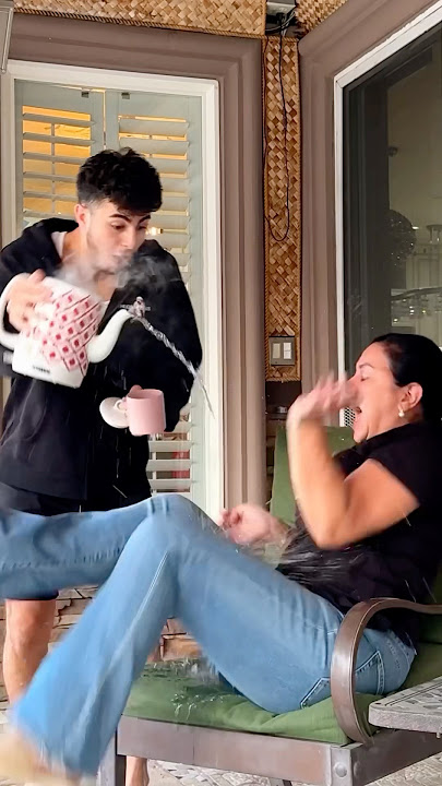 Fake hot teapot prank 😂