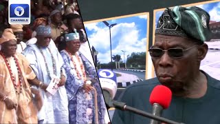 Obasanjo Orders Traditional Rulers In Iseyin To Stand Up And Greet Him