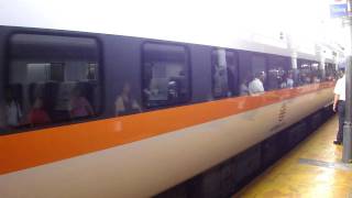 20110716 EMU500與TEMU1000(太魯閣號)在台中車站交會