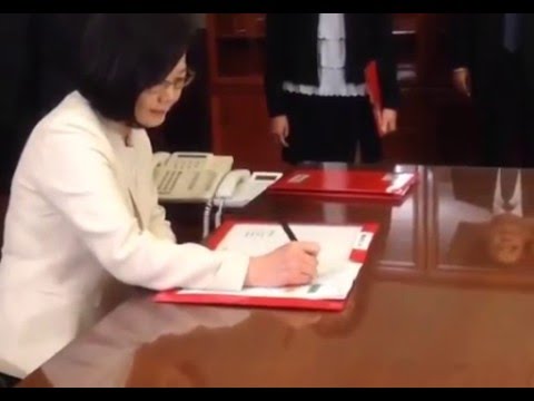 Taiwan swears in first female president