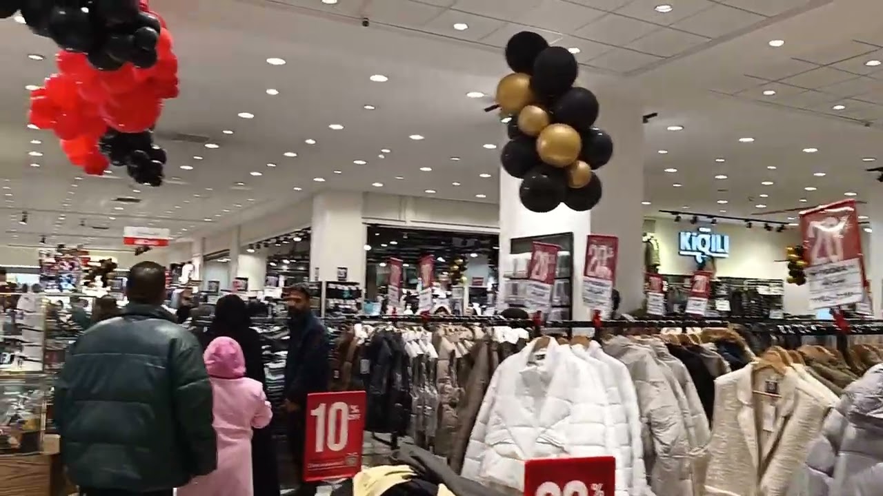 جولتنا في مول فاميلي في مدينة مشهد ايران .