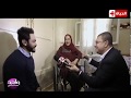 واحد من الناس تواضع الفنان تامر حسنى مع أحدي السيدات في دار المسنين احنا ولادك وجايين نزورك 
