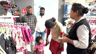 Spending 20,000 Rupees For Poor Women In Mall | Helping Poor People | Akshay Food Factory