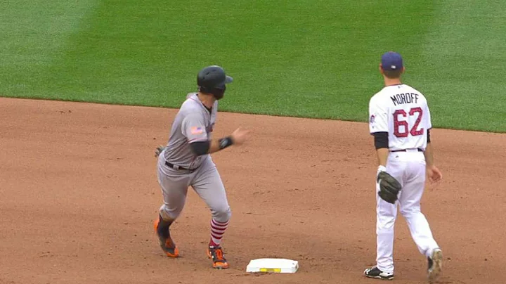 SF@PIT: Pirates get double play to end top of 7th