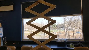 Scissor lift prototype with motor