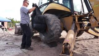 Changing a tire on a backhoe 19.5L24