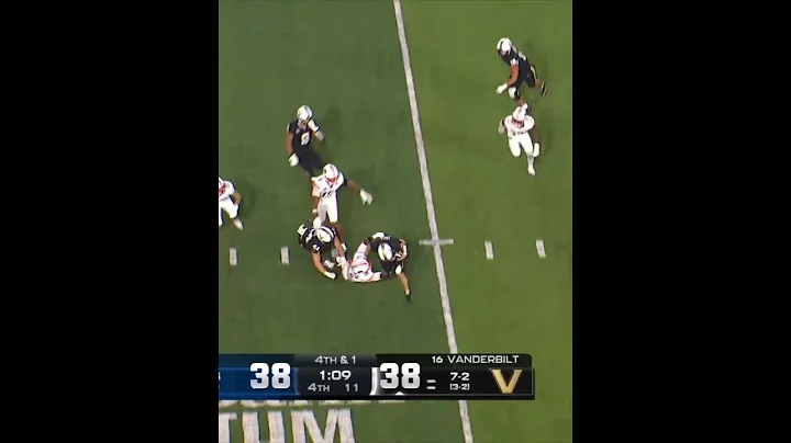 DIEGO PAVIA TRIPPED ON A CRUCIAL 4TH-AND-1 CONVERSION ATTEMPT FOR VANDY 😱