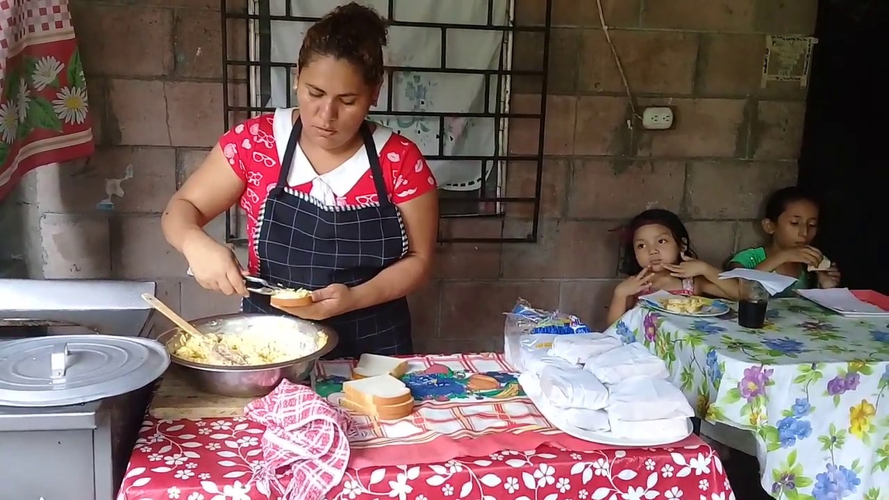 Krissia y Paola Disfrutando los Sandwich Parte#4 El salvador 4x4