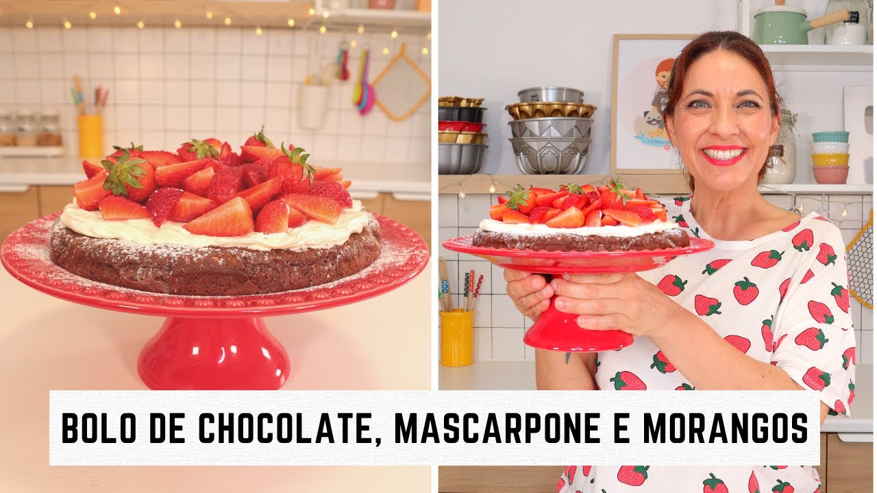 Bolo de chocolate com creme de mascarpone e baunilha e morangos