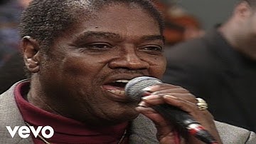 Bill & Gloria Gaither - The Mighty Hand [Live] ft. Charles Johnson, The Revivers