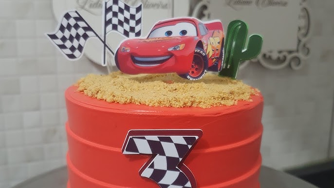 Bolo carros Mcqueen, Topper, Redondo, Chantilly, Bico chuveirinho, 2  kg, 20 fatias