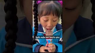 uncle ki to shop ki sari candy niche gir Gai lekin main sari candy samet ke de di uncle ko 🤭