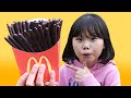 라임의 맥도날드 초콜릿 감자튀김 놀이 Pretend Play McDonald’s Happy Meal Chocolate French Fries Mega Big | LimeTube
