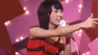 キャンディーズ  LIVE  1 Futari no love train (Miki) 2 Manuke na cupid (Ran) 3 Bus stop (Sue)