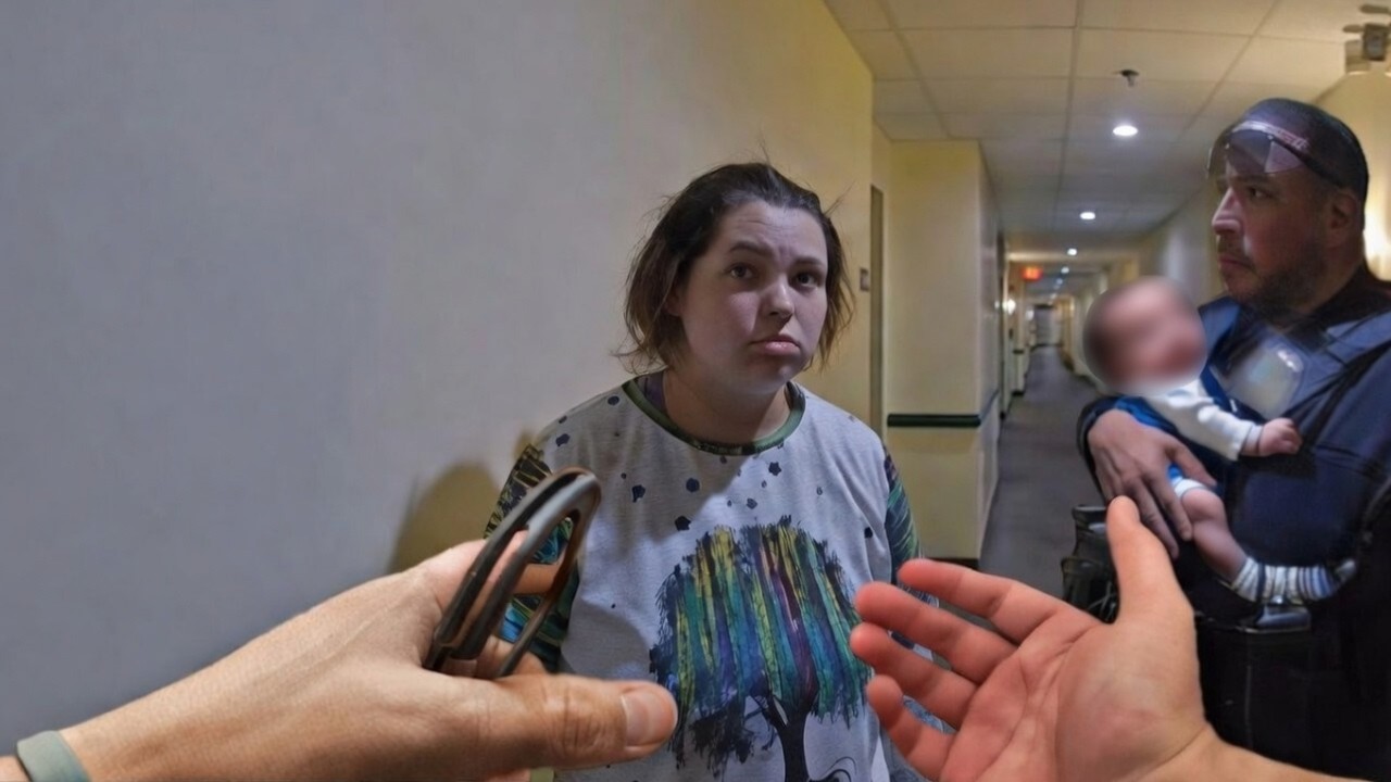 Police Surprise Mom At Home After Leaving Child Alone For HOURS - YouTube