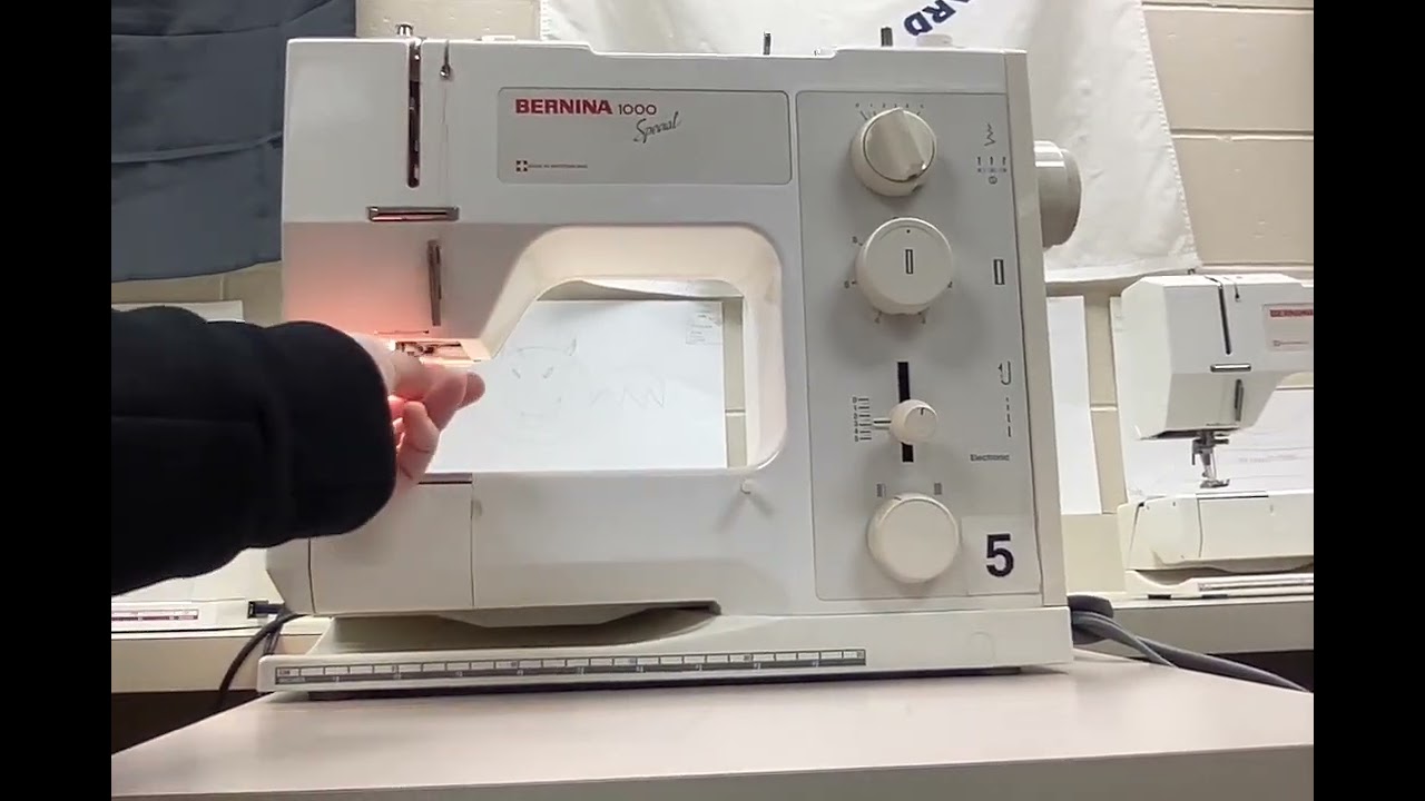 Bernina 1000 - Step 3 - Threading the needle