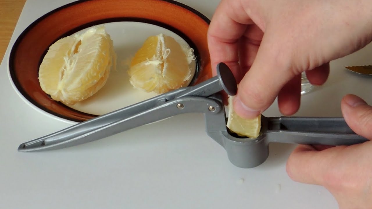How to squeeze lemon pieces in a garlic press for lemon juice for water