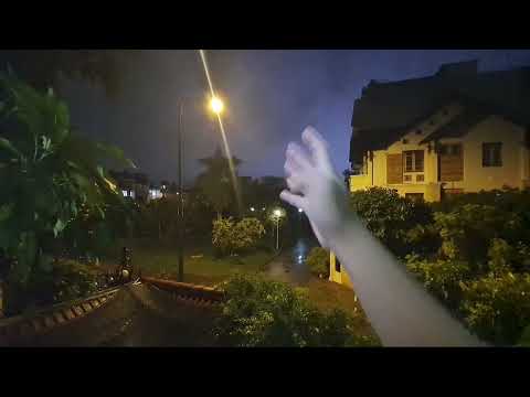 Video Live - Mưa đêm SẤM CHỚP SÁNG RỰC KHẮP sài Gòn Giải... - youtube