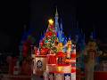 La entrada mágica de Mickey y Minnie en Mickey’s Very Merry Christmas Party ✨