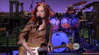 Bonnie Raitt - Right Down The Line - The Late Show with David Letterman 04-13-2012 chords